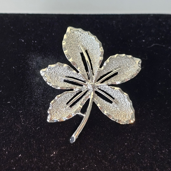 Sarah Coventry Jewelry - Vintage Signed Sarah Coventry Silver Tone Leaf Brooch